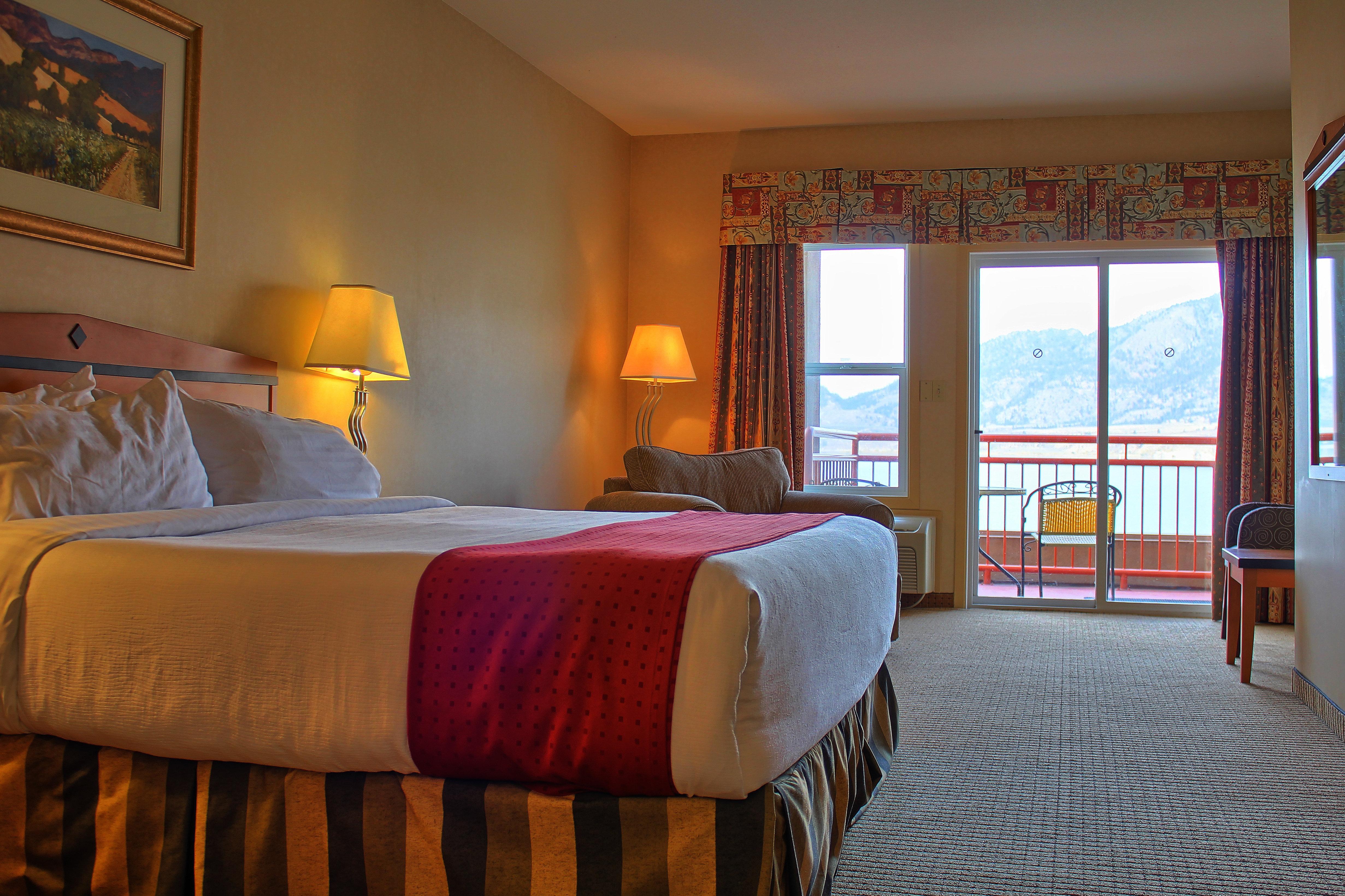 Holiday Inn Hotel & Suites Osoyoos By Ihg Exterior photo