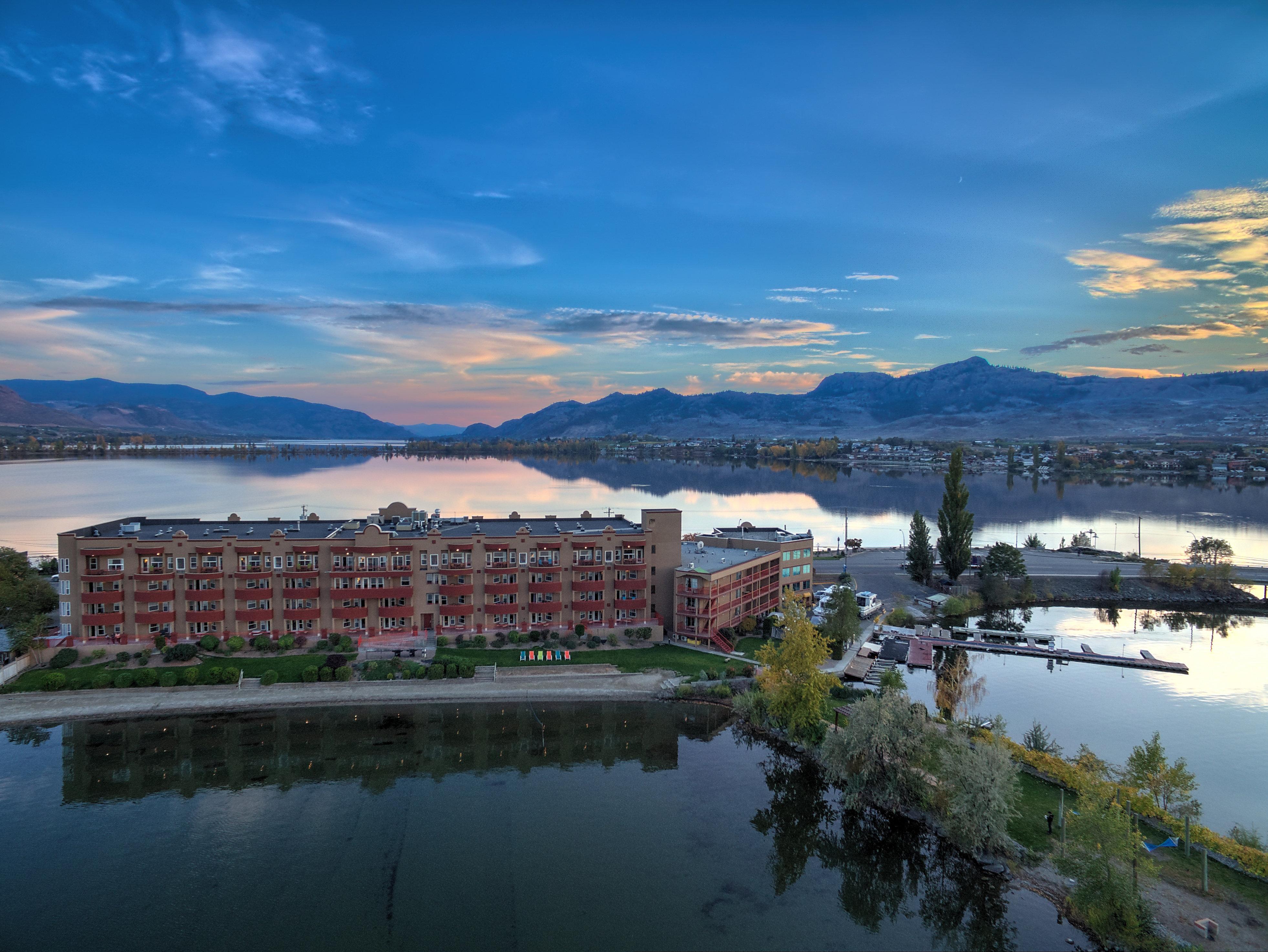 Holiday Inn Hotel & Suites Osoyoos By Ihg Exterior photo