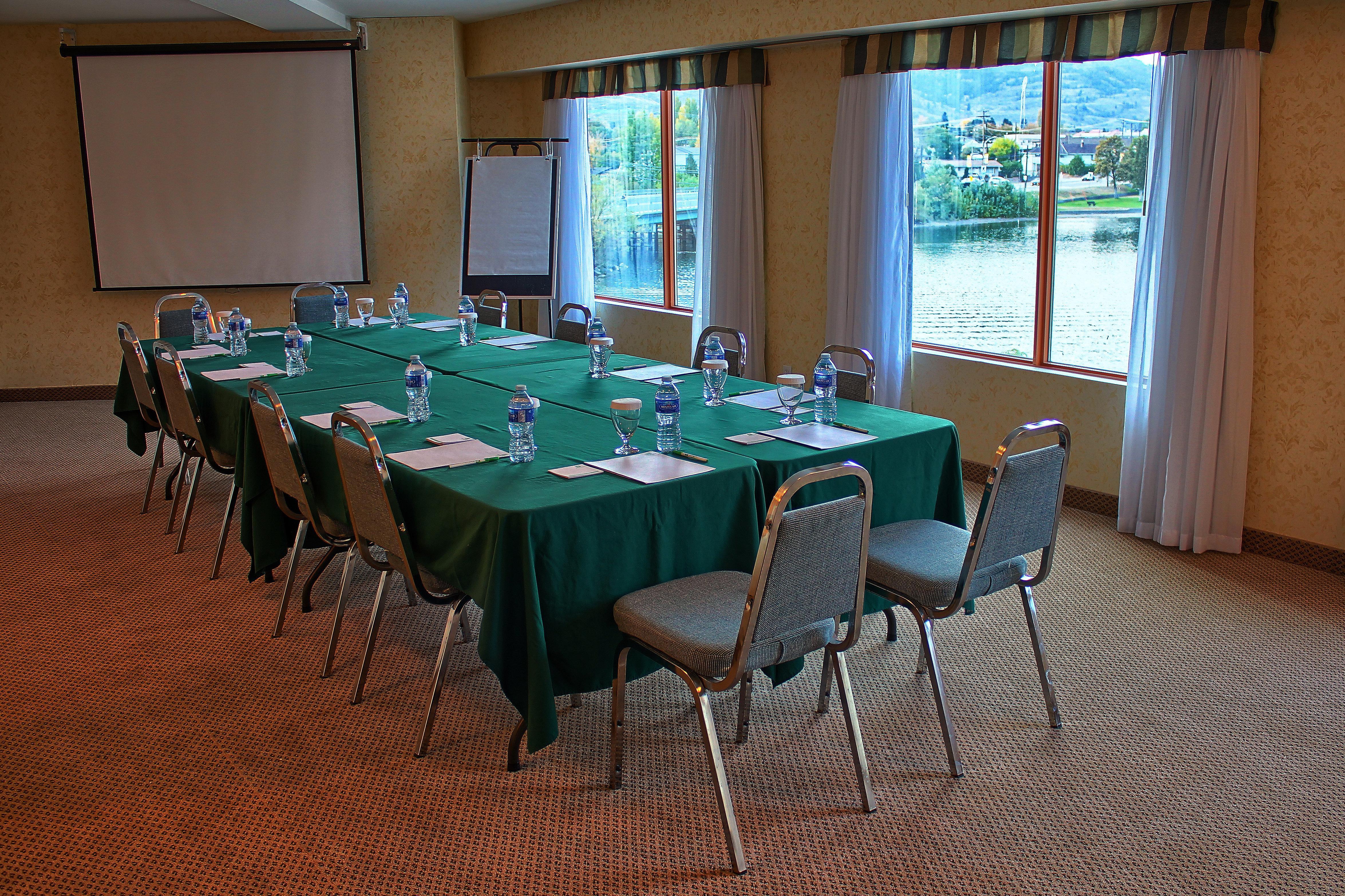 Holiday Inn Hotel & Suites Osoyoos By Ihg Exterior photo