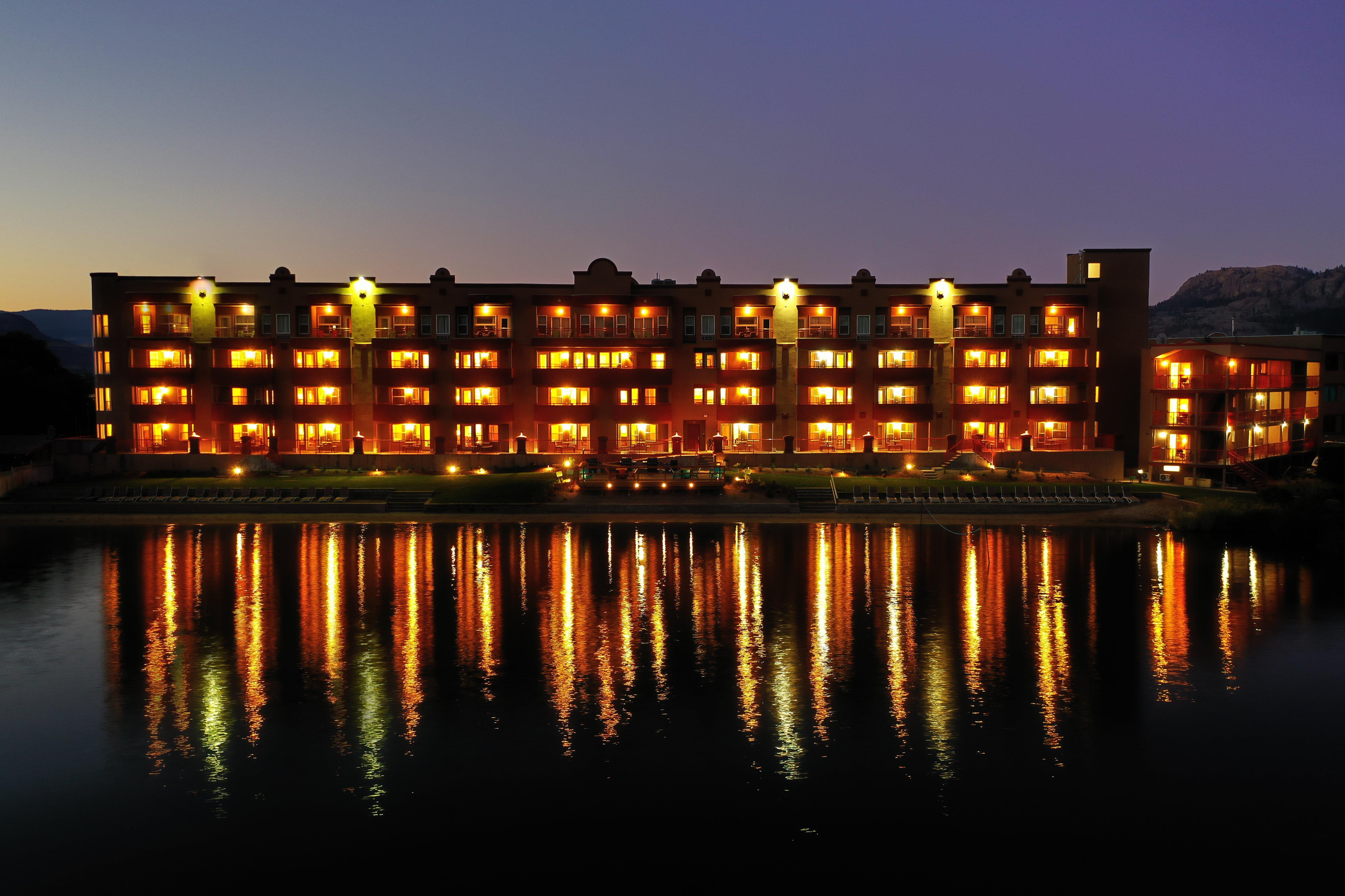 Holiday Inn Hotel & Suites Osoyoos By Ihg Exterior photo