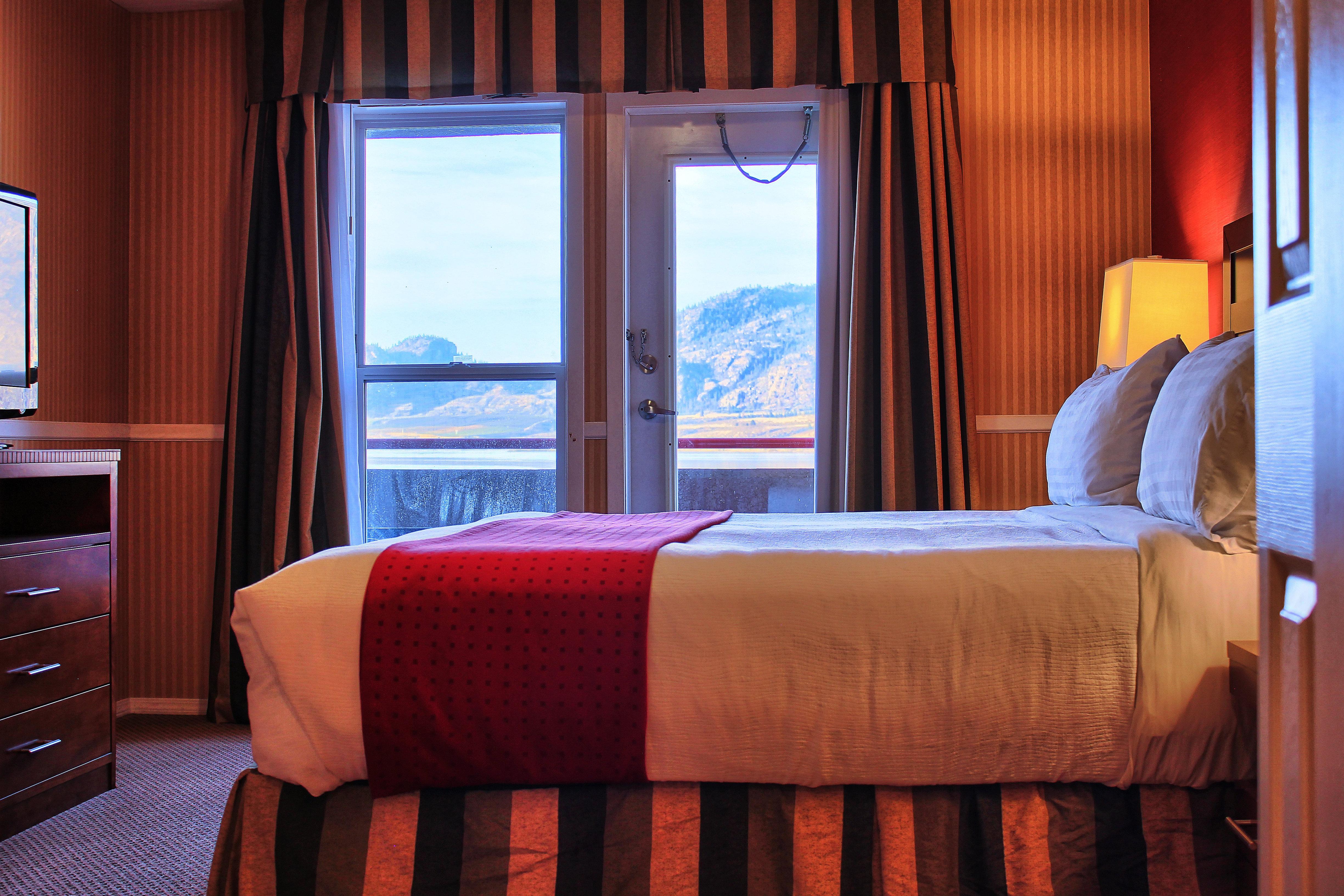 Holiday Inn Hotel & Suites Osoyoos By Ihg Exterior photo