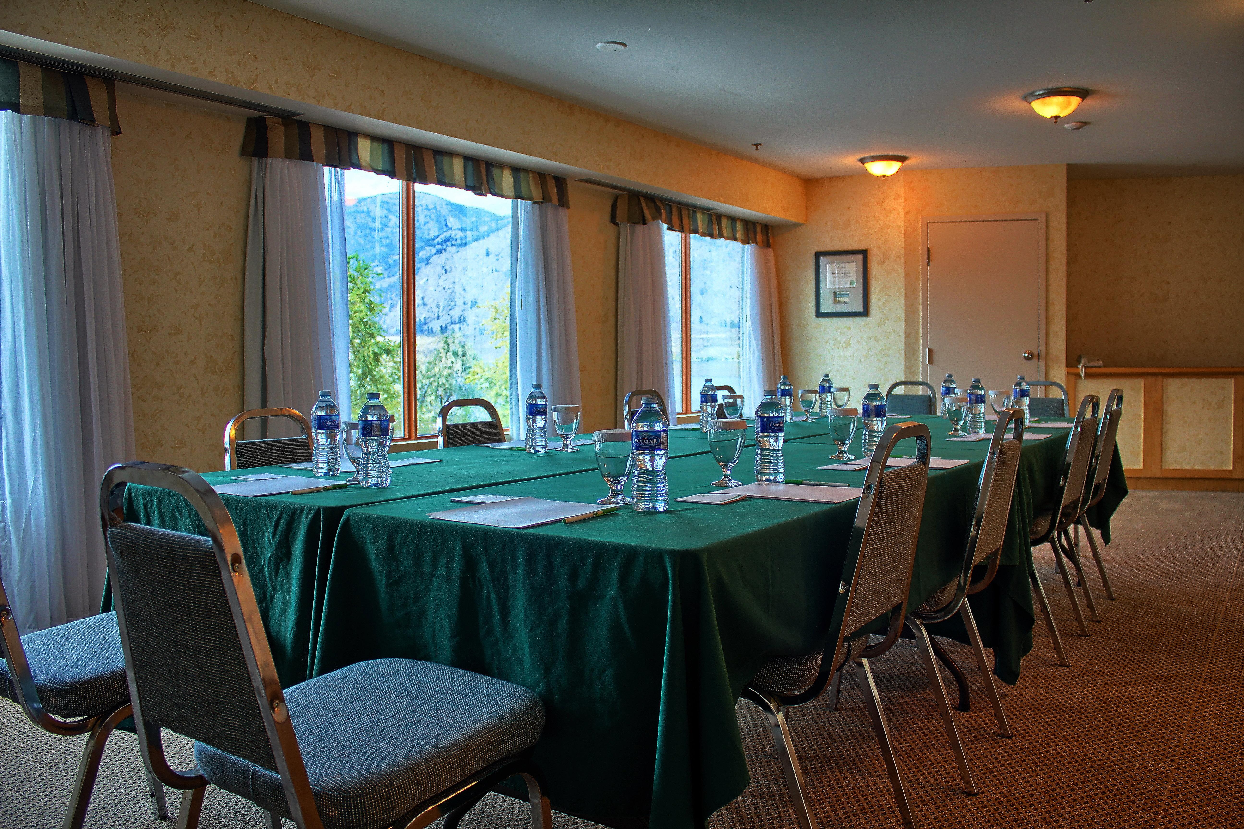 Holiday Inn Hotel & Suites Osoyoos By Ihg Exterior photo