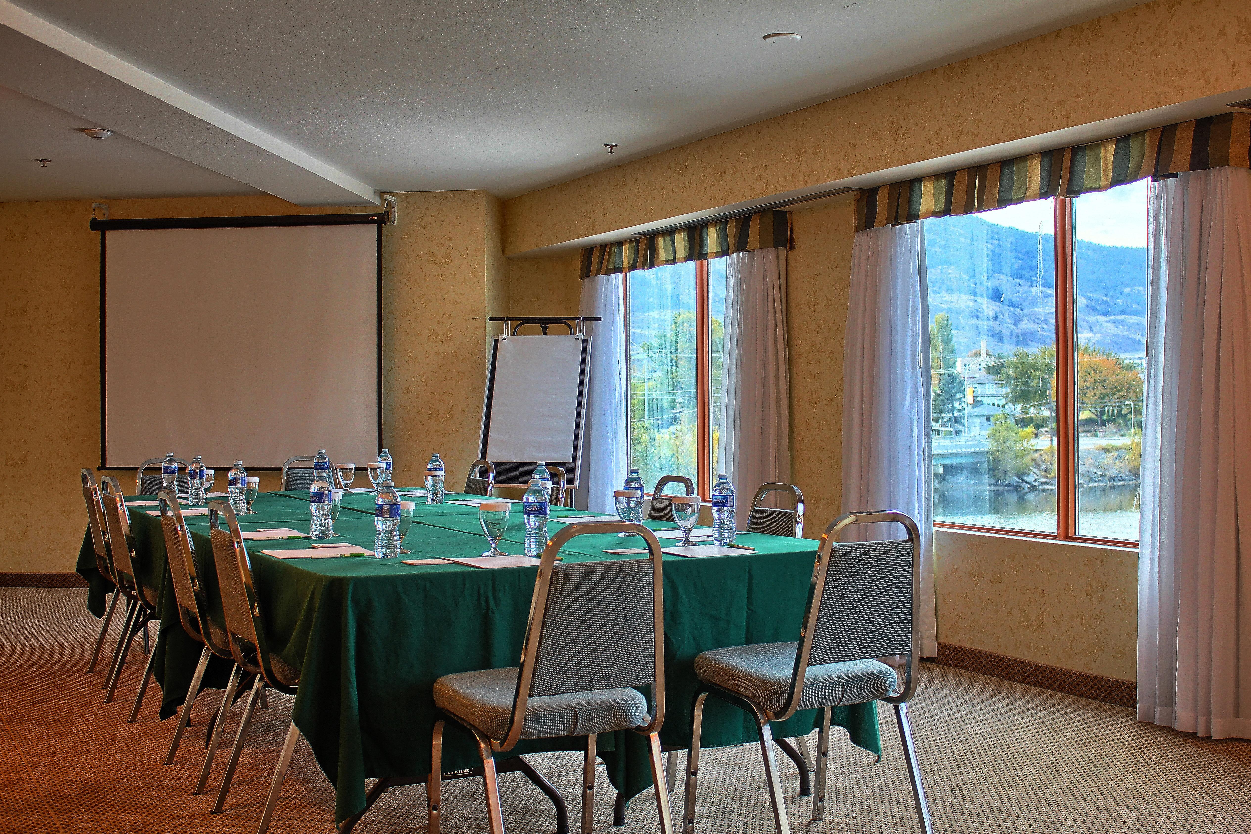 Holiday Inn Hotel & Suites Osoyoos By Ihg Exterior photo
