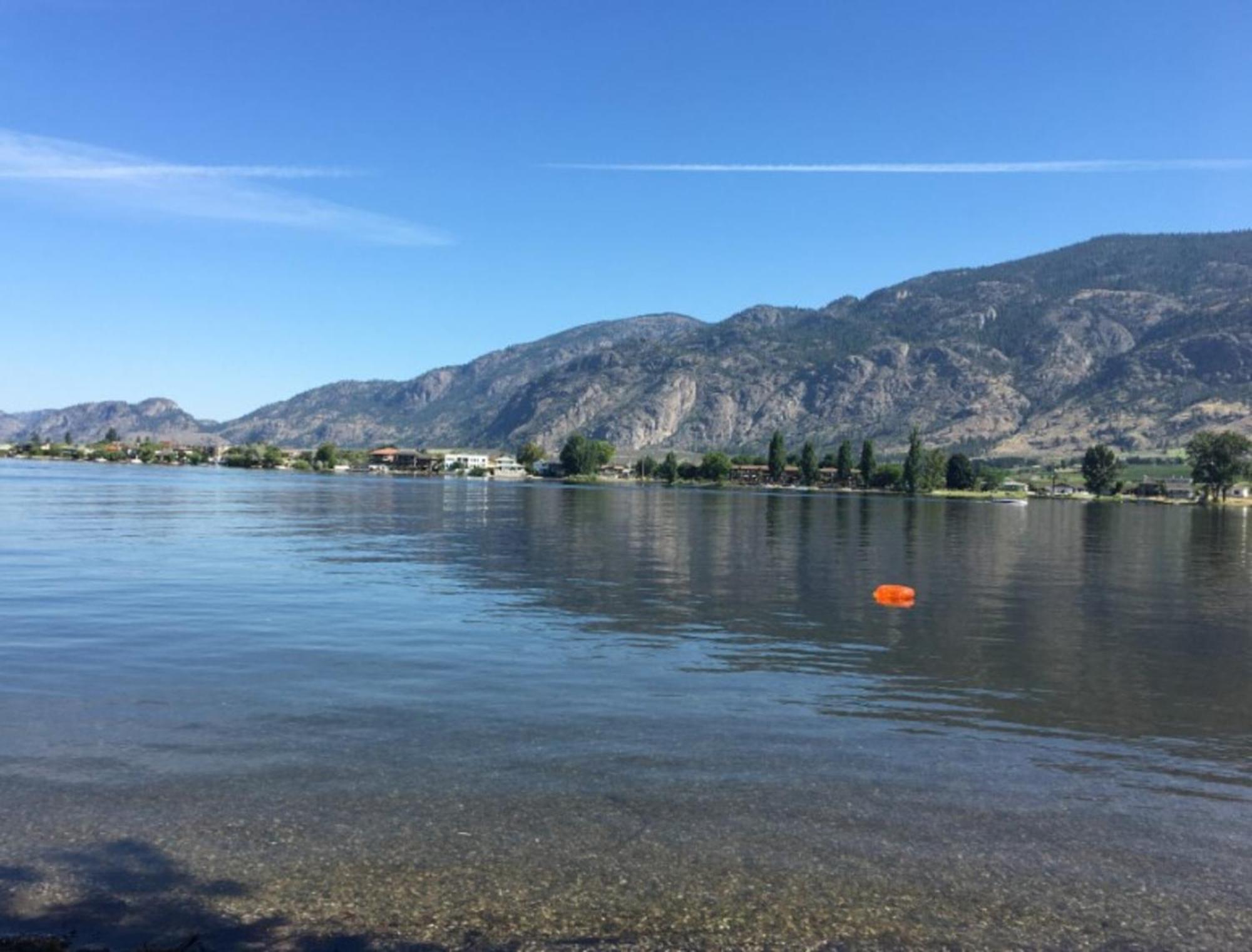 Holiday Inn Hotel & Suites Osoyoos By Ihg Exterior photo